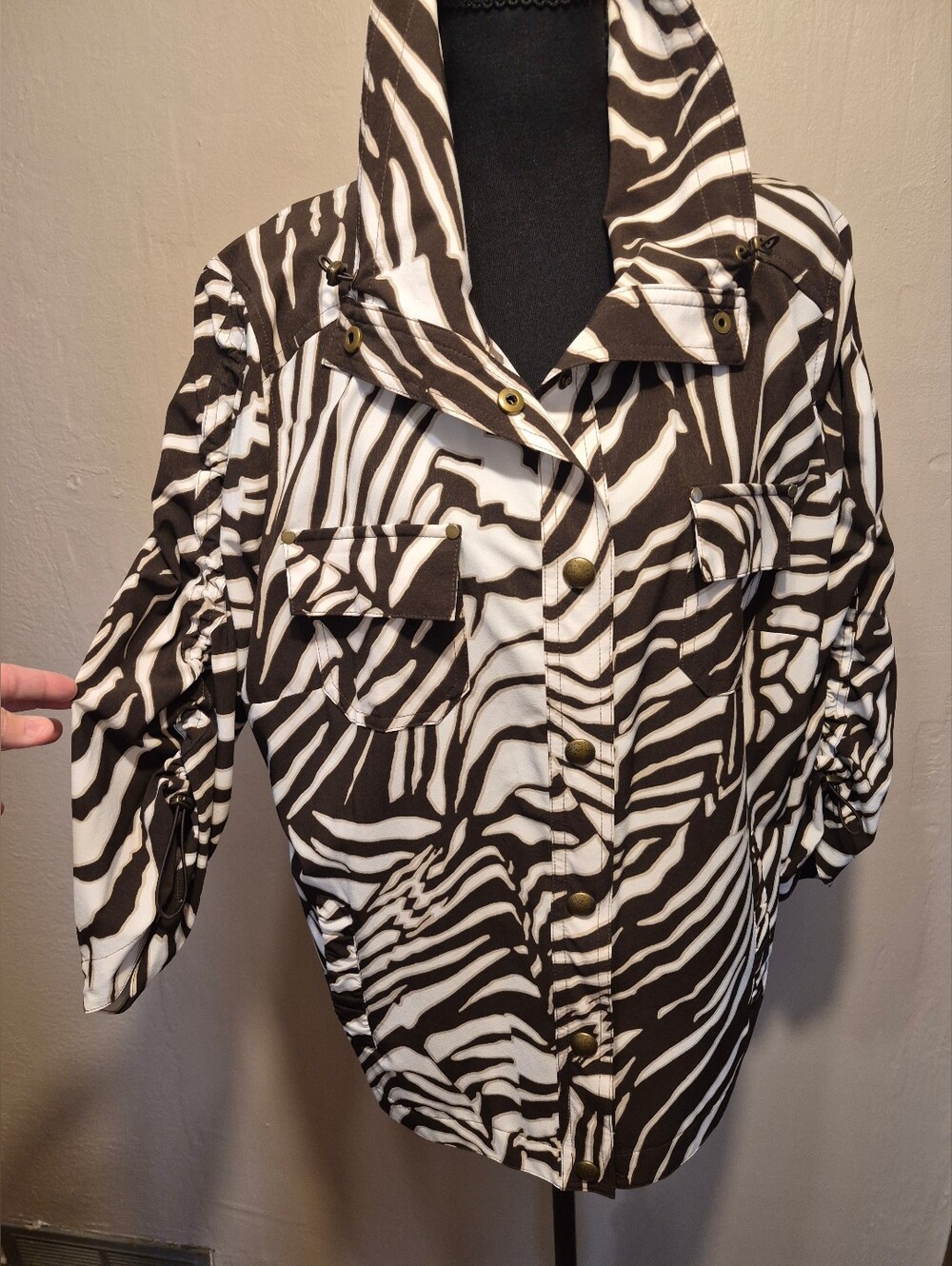 Zenergy by Chicos Lightweigt Jacket 2 Lg Zebra Print Pockets Brown White